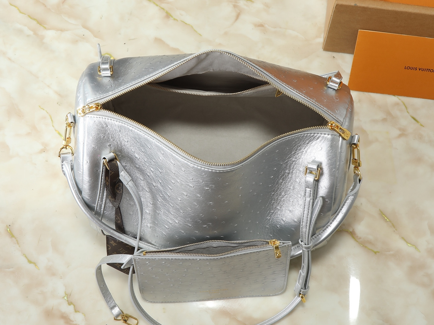 LV Speedy Soft 30（Ostrich Embossed）