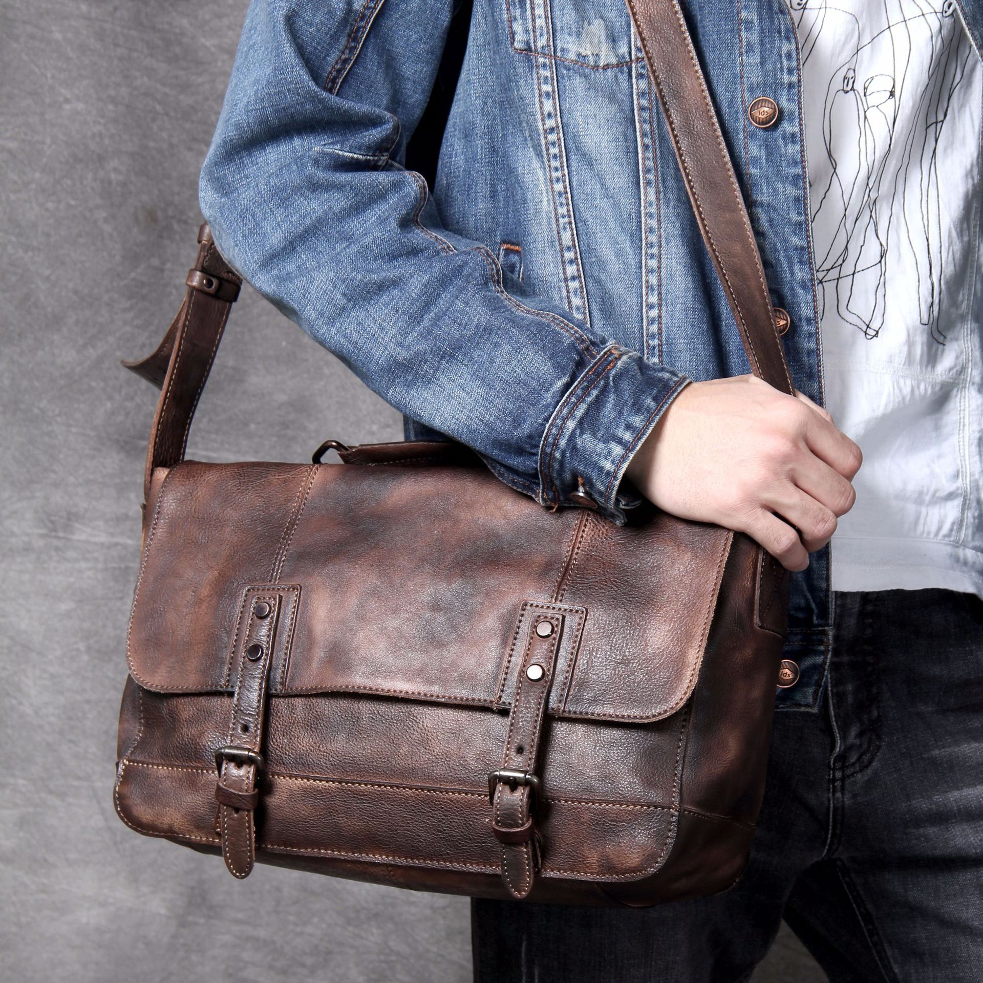 Vintage Leather Messenger Bag - Rugged Sophistication for the Modern Man