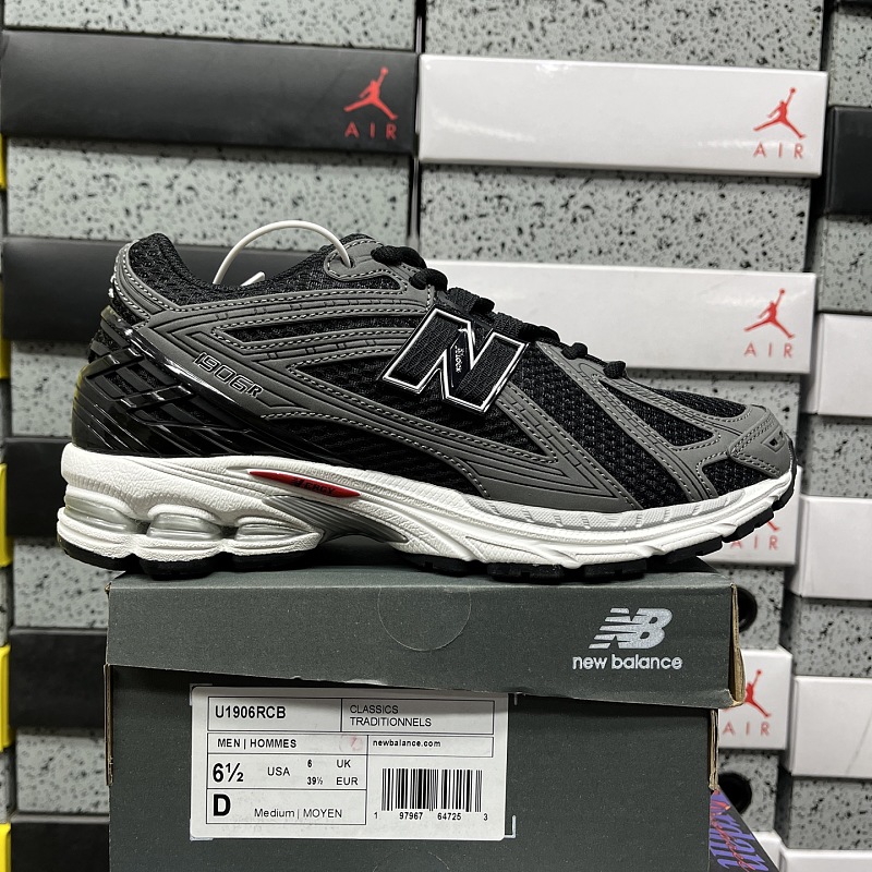 New Balance 1906 Sneakers