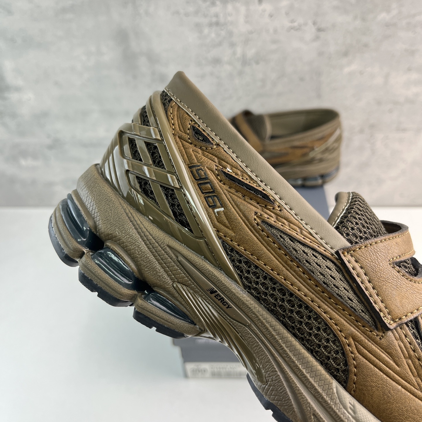 New Balance 1906 Loafer Sneakers detail 2