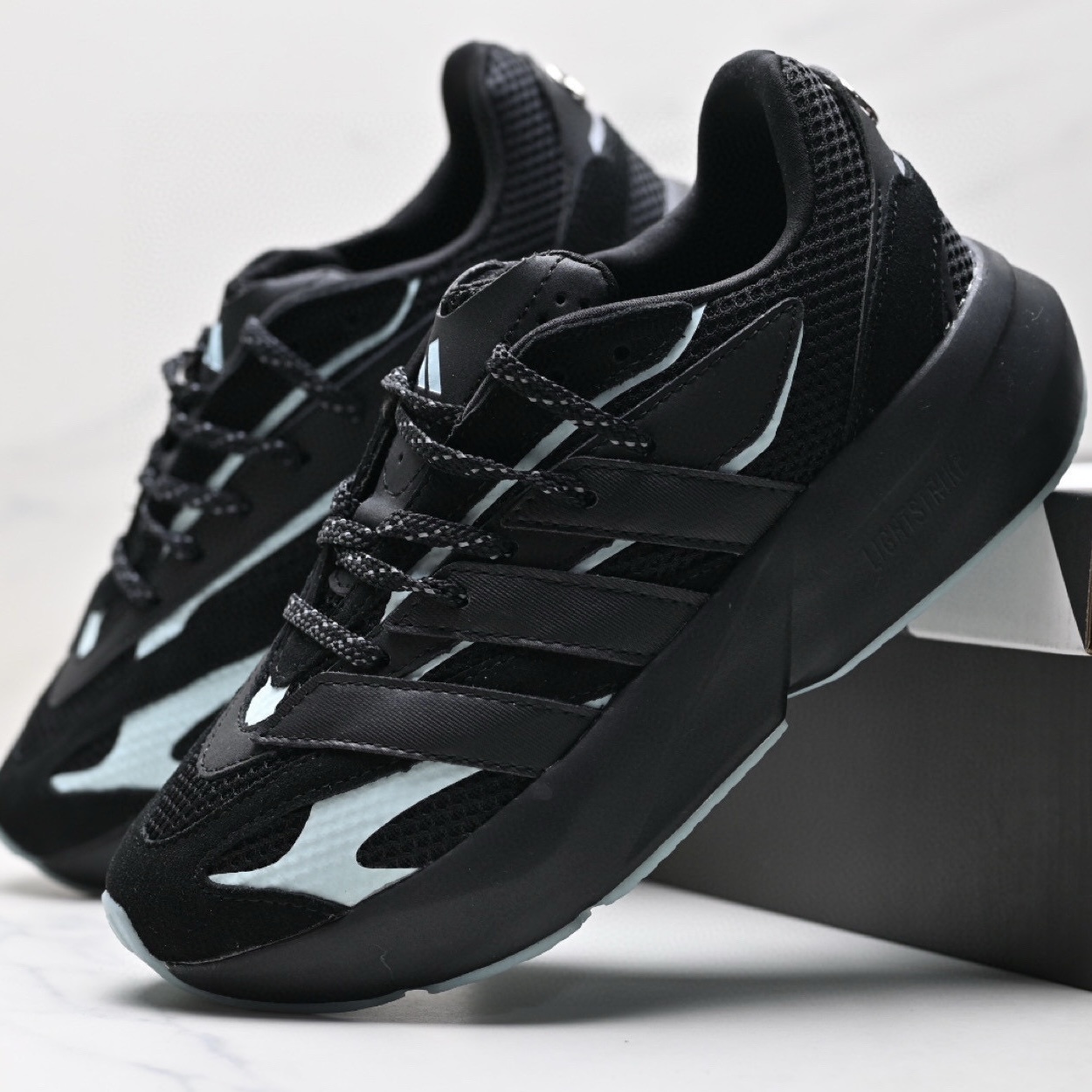 Adidas LightBlaze