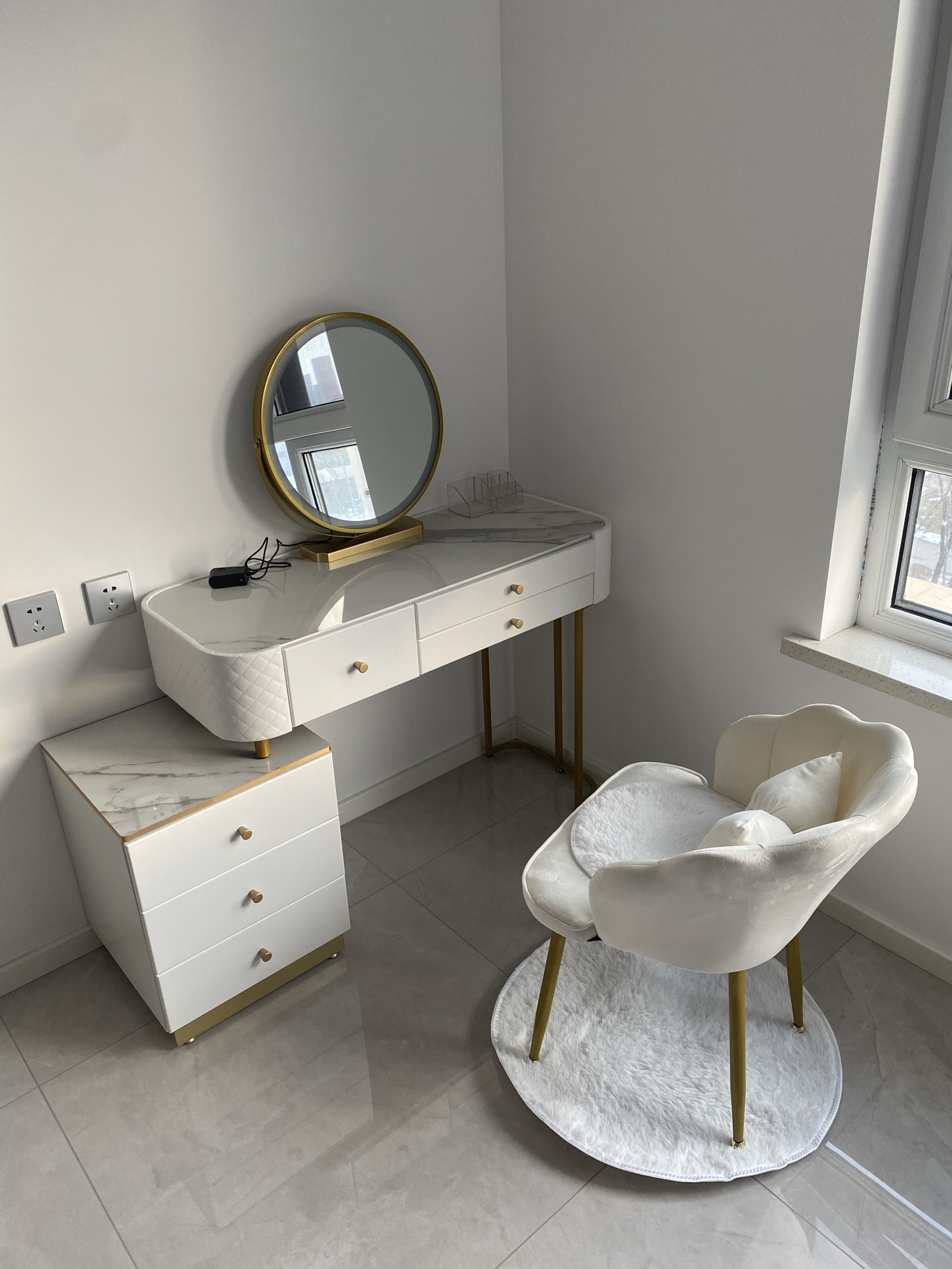 Nordic Dressing Table with Mirror