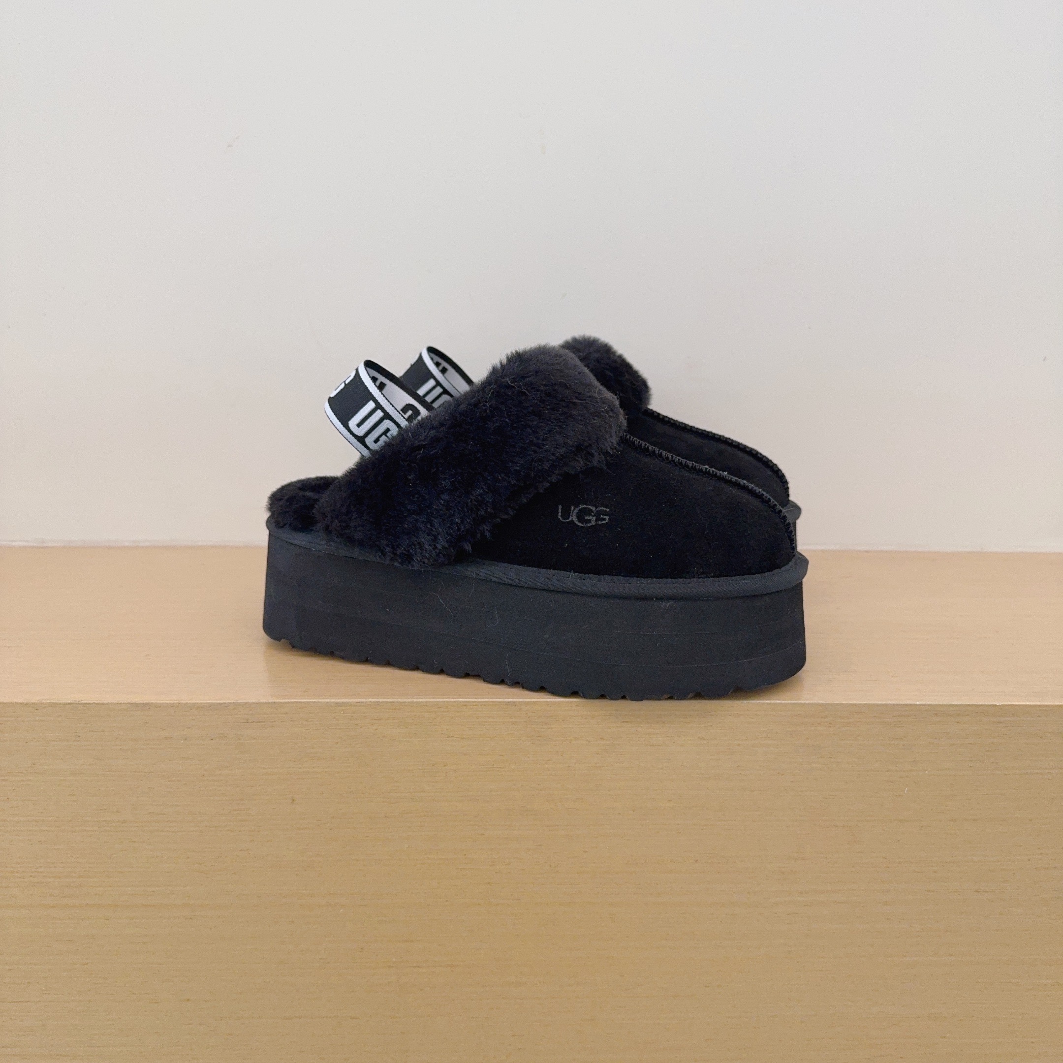 UGG Footwear Style 013