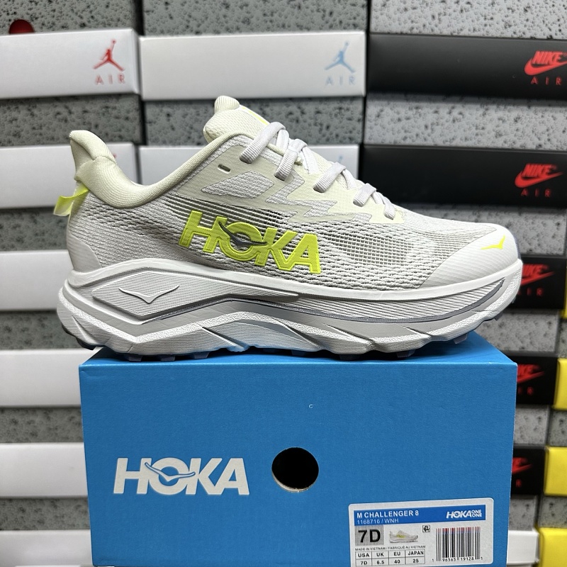 Hoka Challenger 8 Wide Sneakers