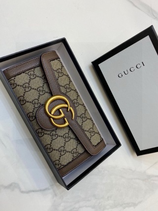 Gucci Interlocking GG Continental Wallet