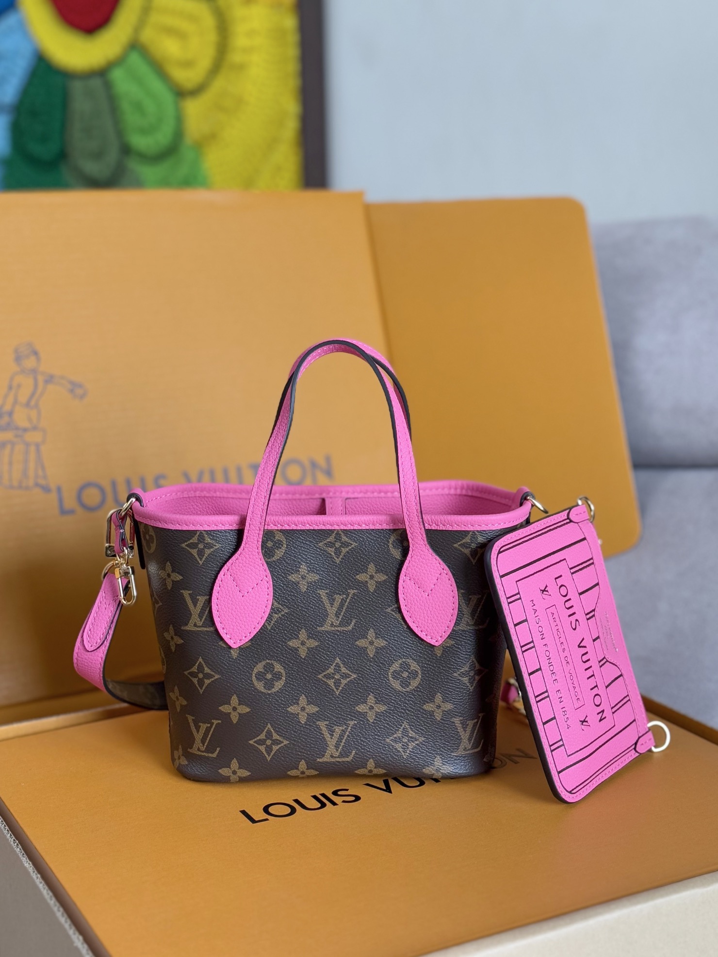 The Neverful Bandouliere Inside Out BB handbag is of 12A quality