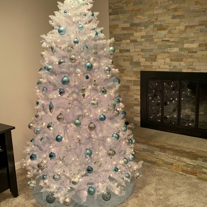 Dunhill Fir Lighted Artificial Fir Christmas Tree