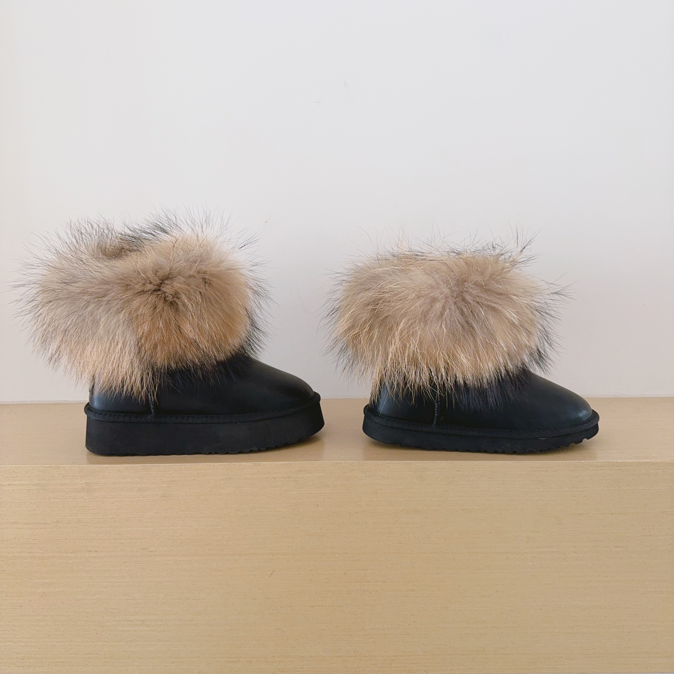 UGG Kids Platform 5854 Genuine Fur Trim Low-Cut Boots