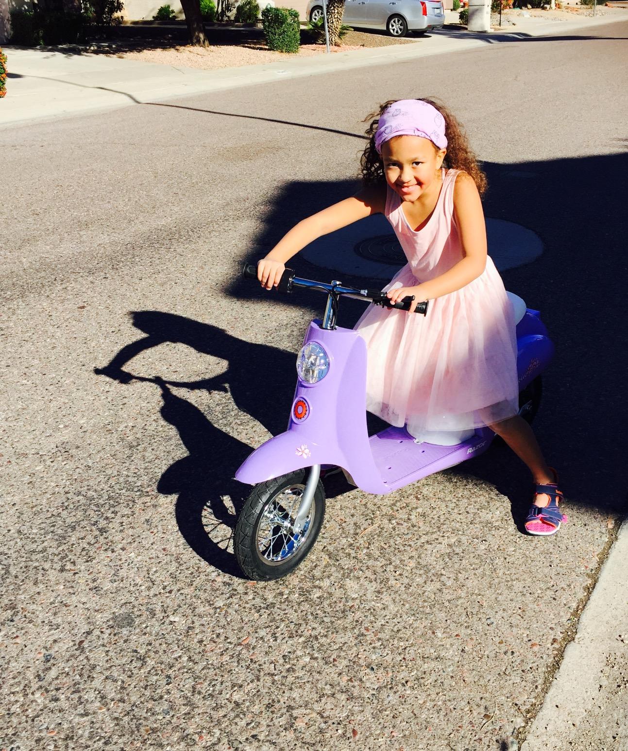 Miniature 24V Electric Kids Ride On Retro Scooter