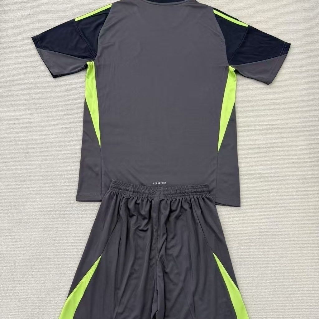 Manchester United Black Goalkeeper jersey kit 25/26