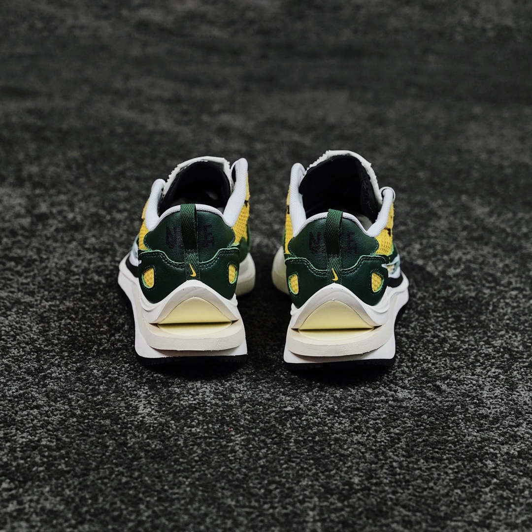Nike x sacai Sneakers detail 3