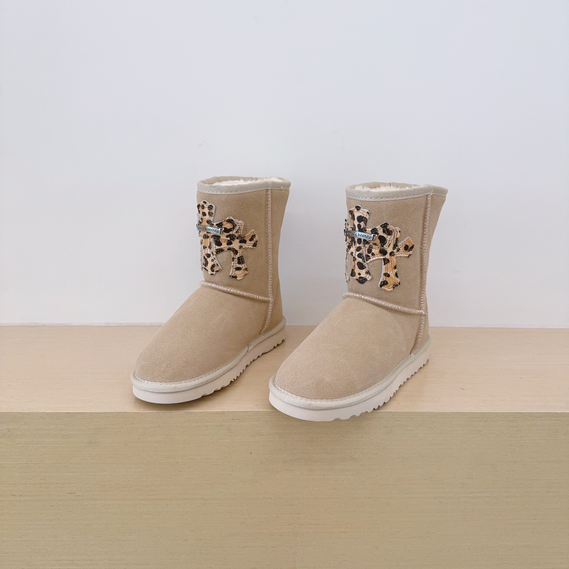 UGG Kids Leopard Print Cross Motif