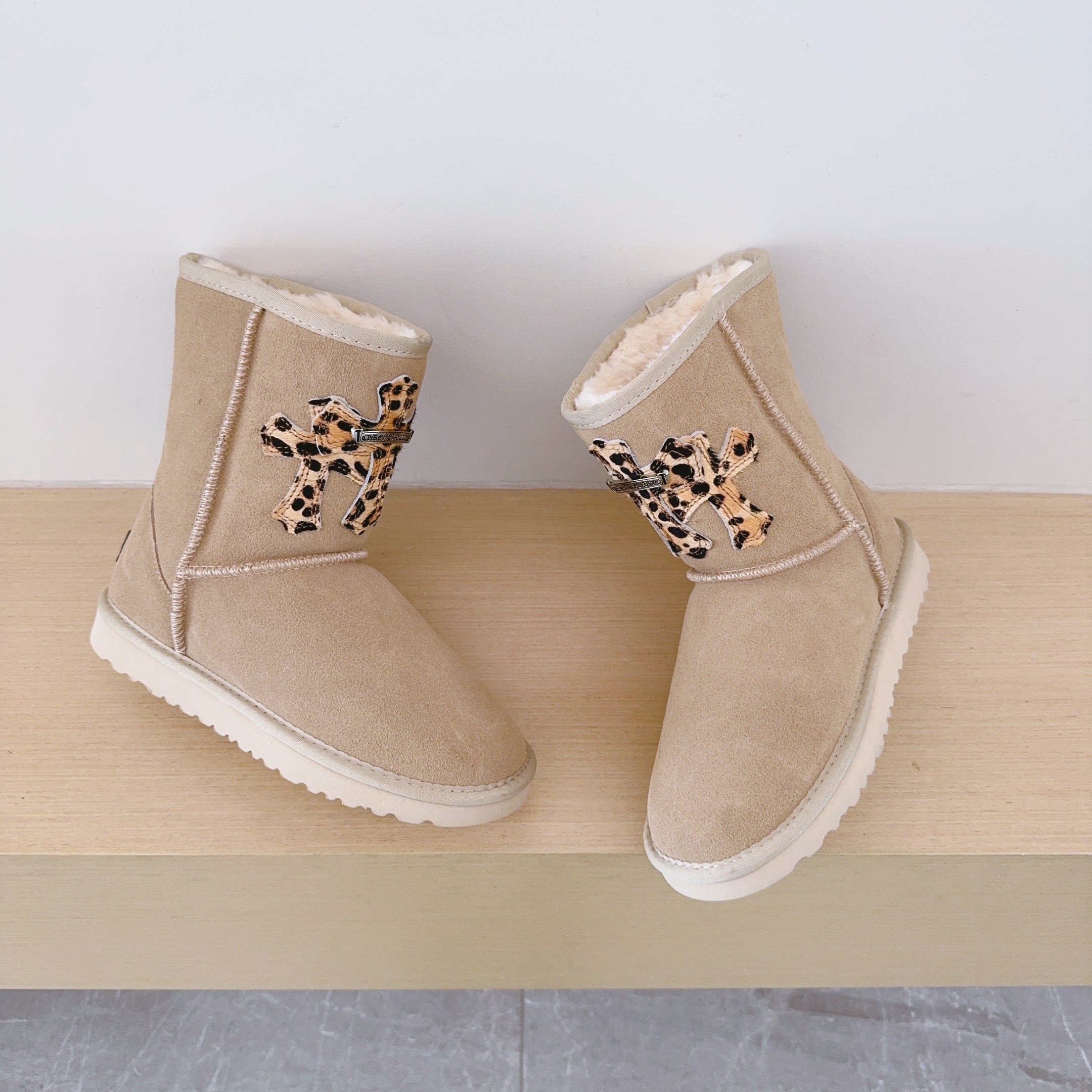 UGG Kids Leopard Print Cross Motif