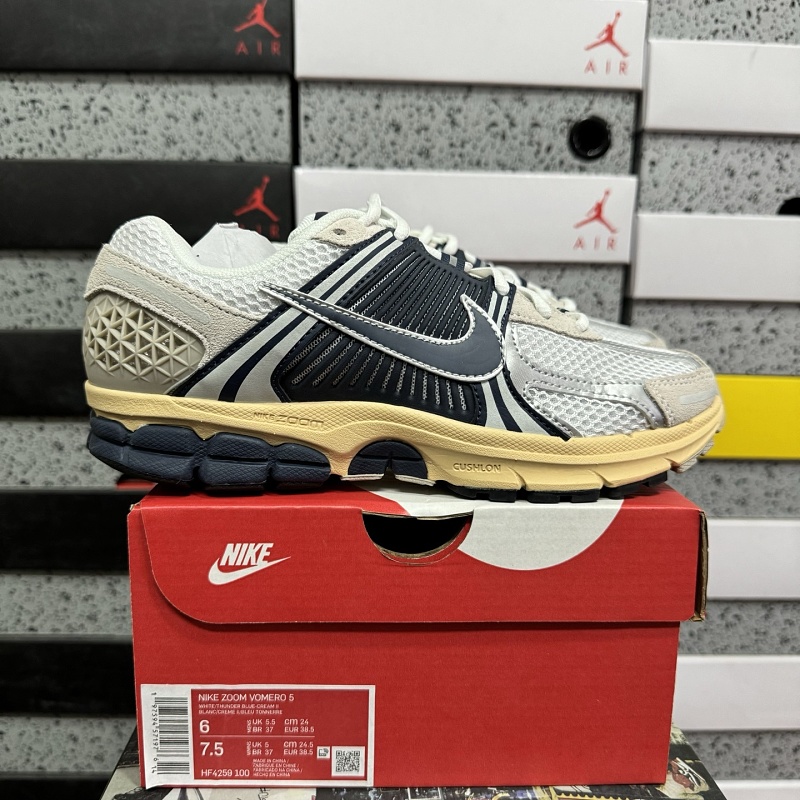 Nike Air Zoom Vomero 5 Sneakers