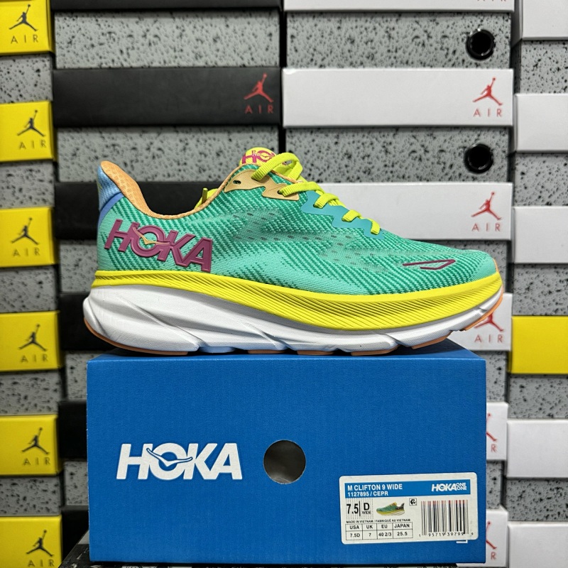 Hoka Clifton 9 Wide Sneakers