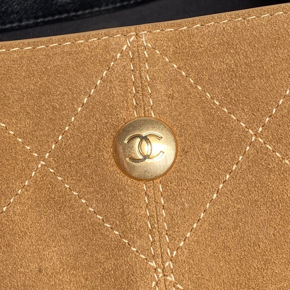 Chanel AS5636 Tan Suede Hobo Bag detail 1