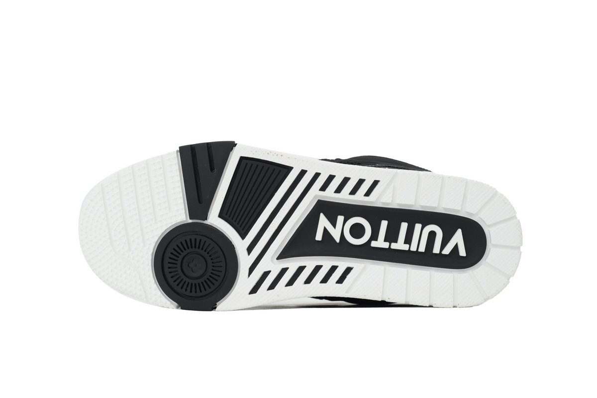 Louis Vuitton Skate Sneaker Black White 1AARR1