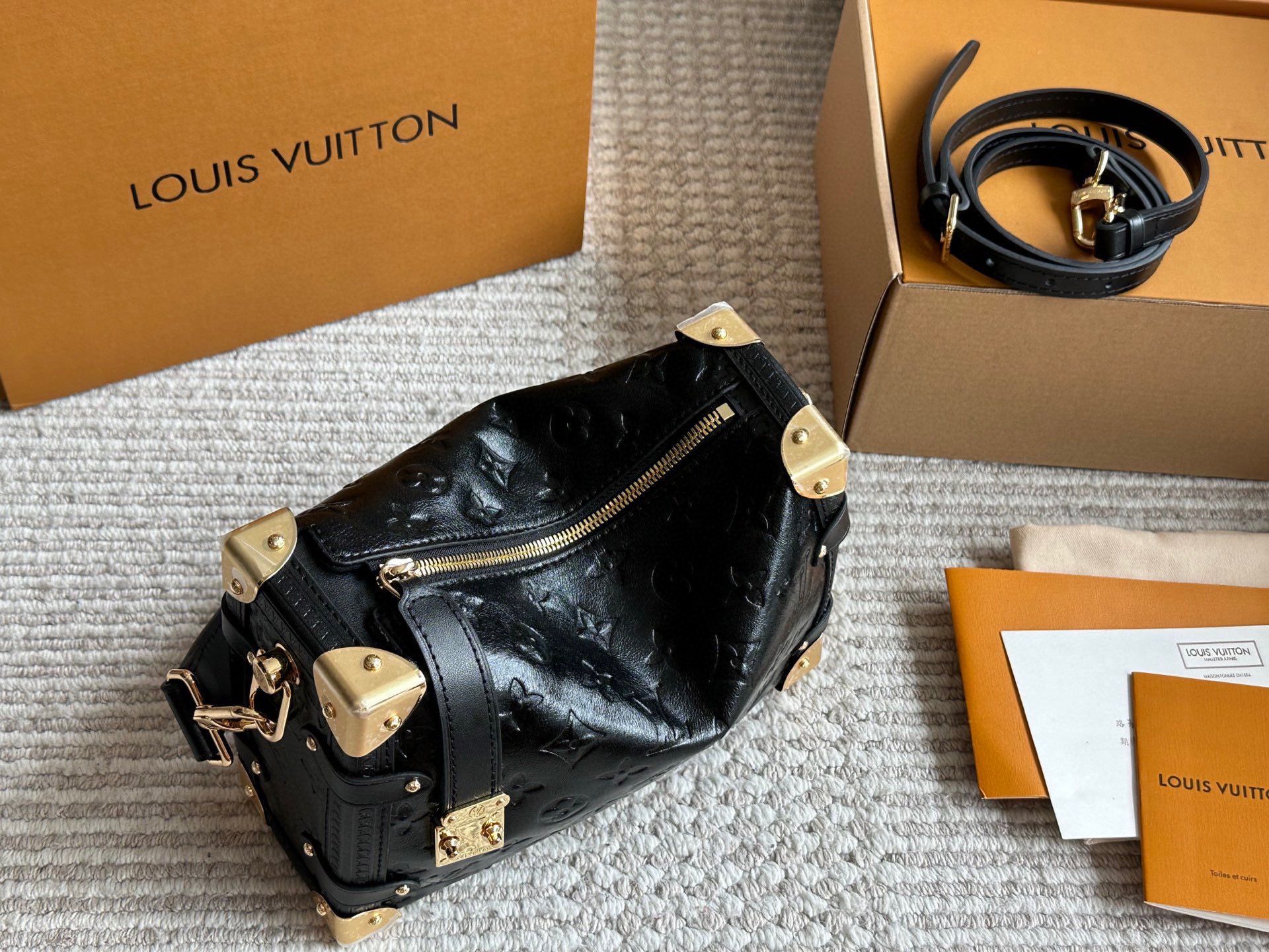 LV 25trunk suitcase bag