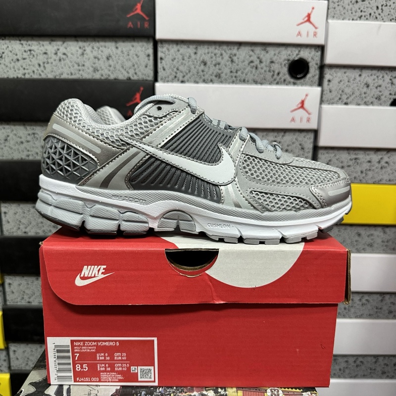 Nike Air Zoom Vomero 5 Sneakers