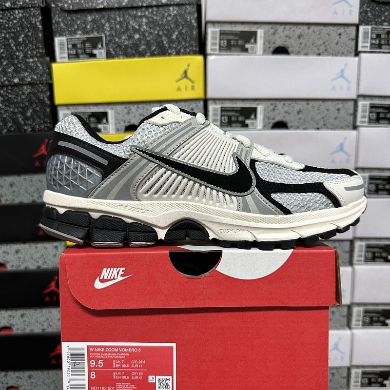 Nike Air Zoom Vomero 5 Sneakers