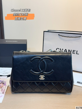 CHANEL Classic Flap Bag