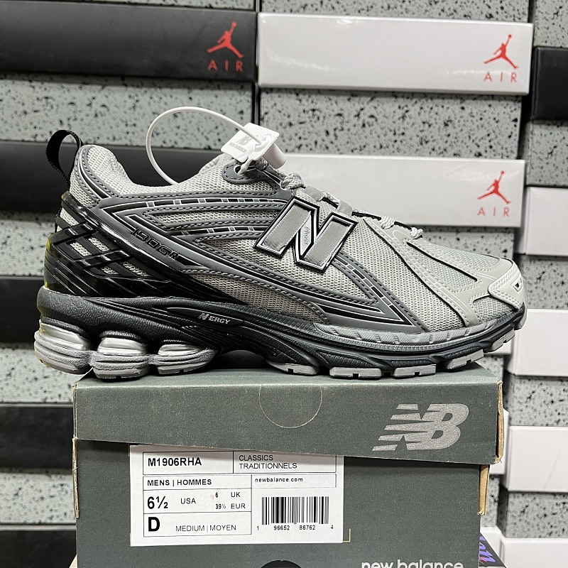 New Balance 1906 Sneakers
