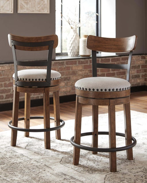 Valebeck / Pinnadel / Caitbrook Swivel Bar Stool