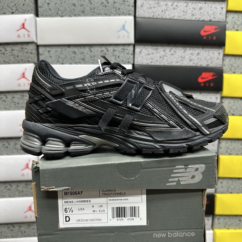 New Balance 1906 Sneakers