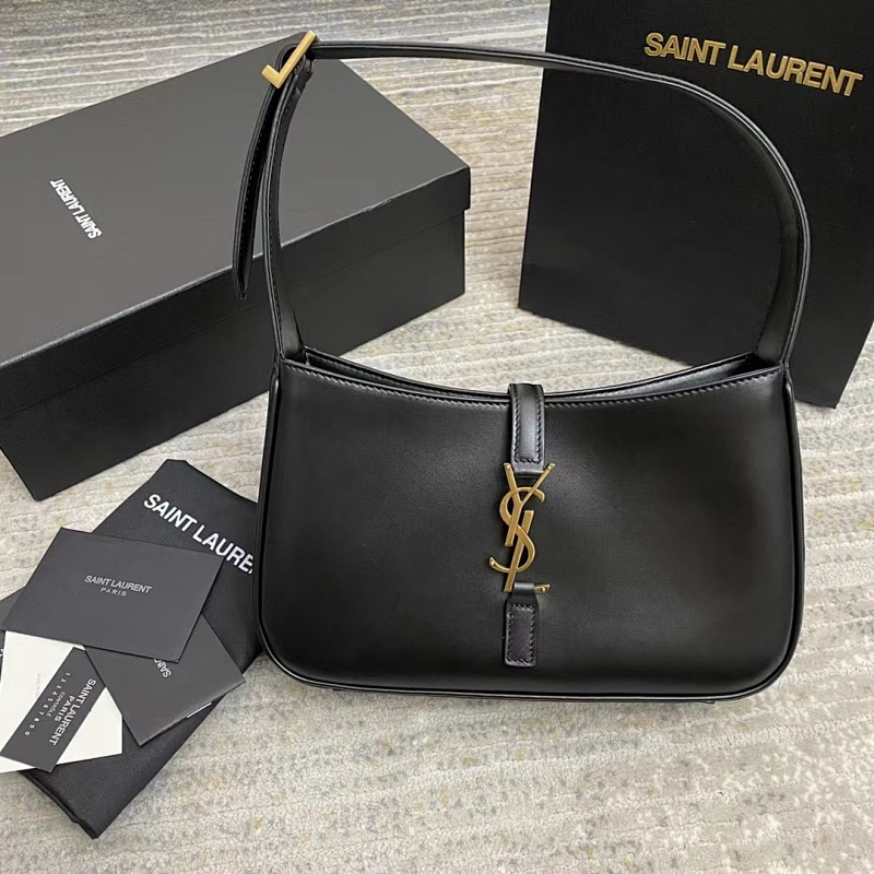 YSL Saint Laurent Le 5 à 7 SKU images