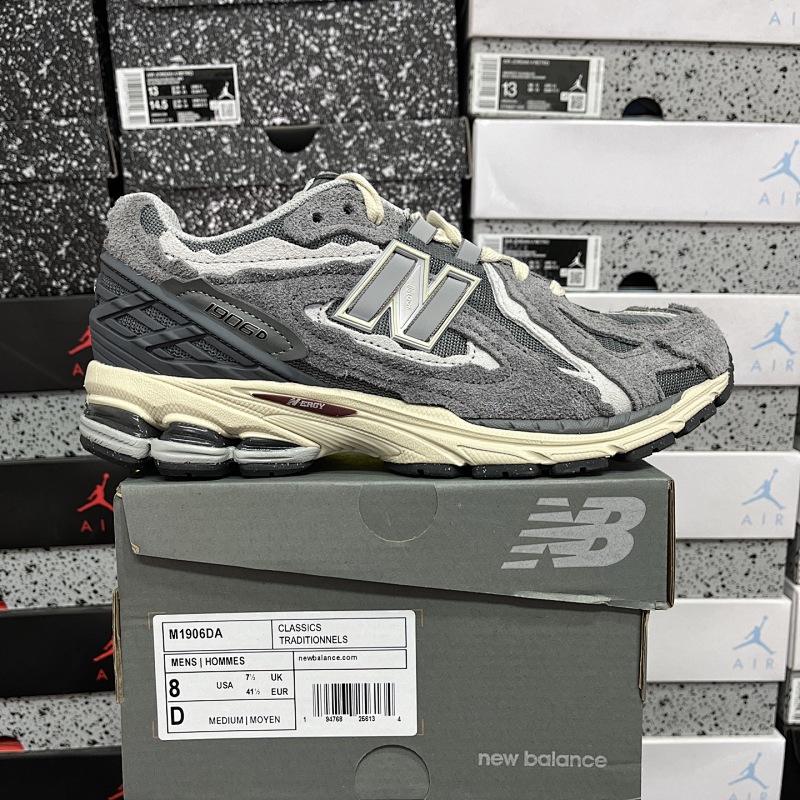 New Balance 1906 Sneakers