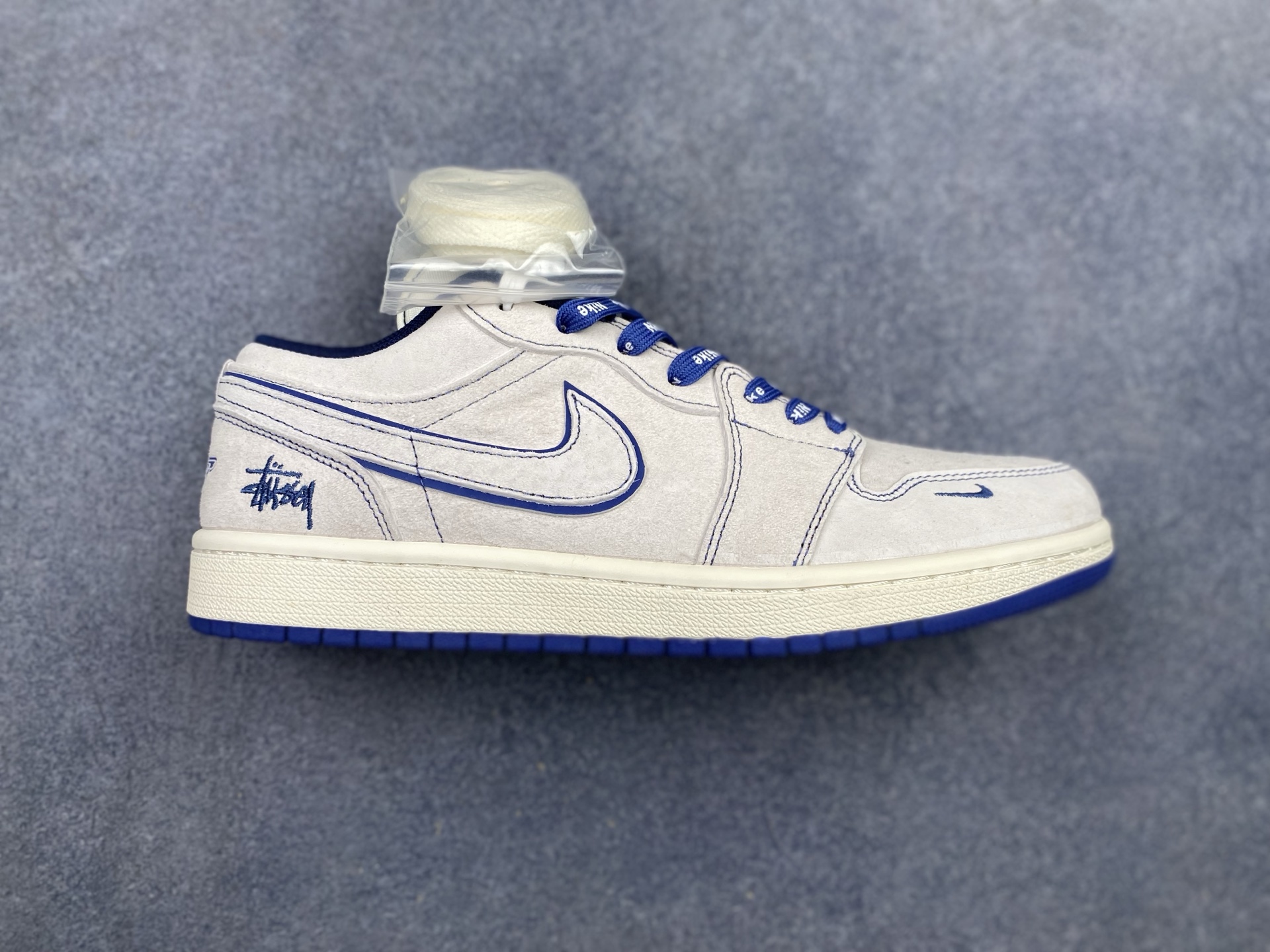AJ1 Low-top Casual Sneaker