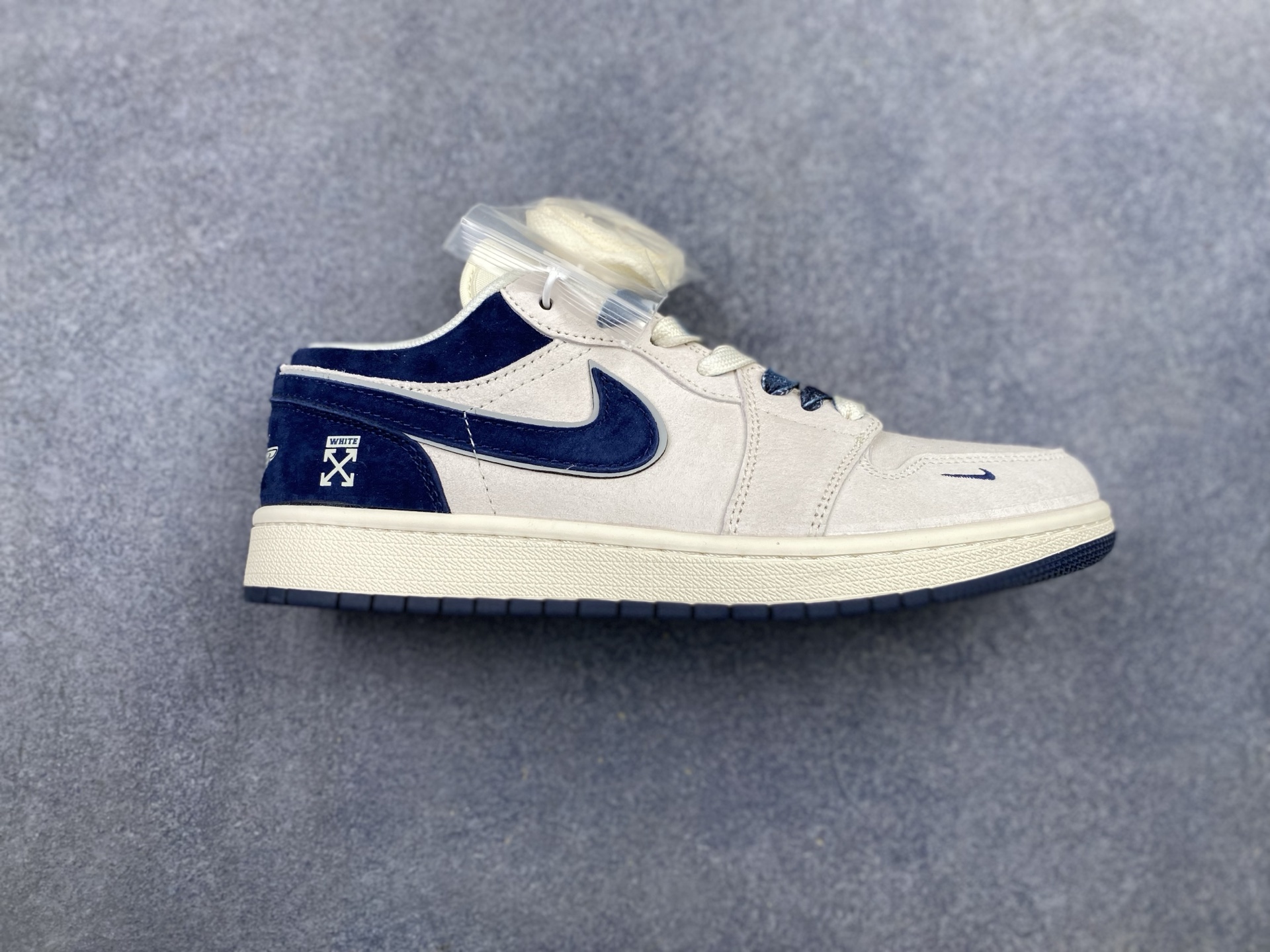 AJ1 Low-top Casual Sneaker