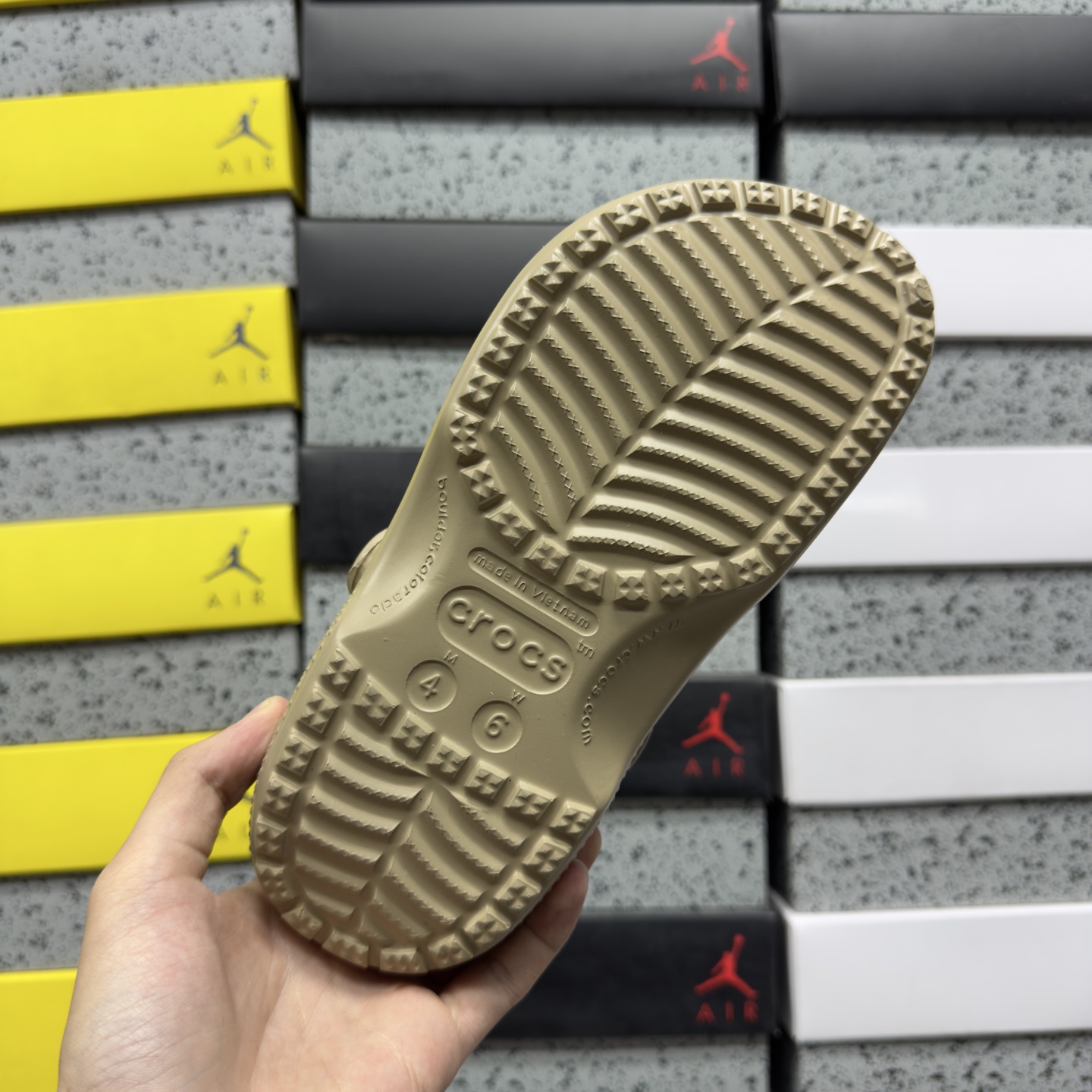 Crocs Star Clog - Khaki Detail 1