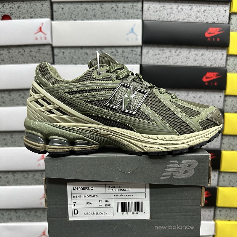 New Balance 1906 Sneakers