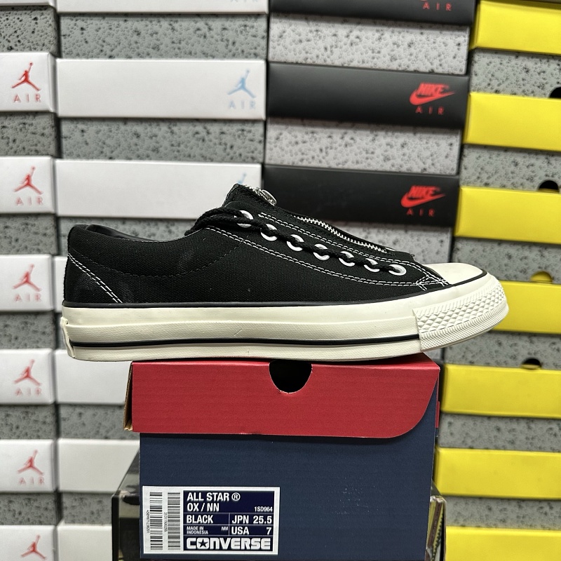 Converse Black Low Top Black Sole
