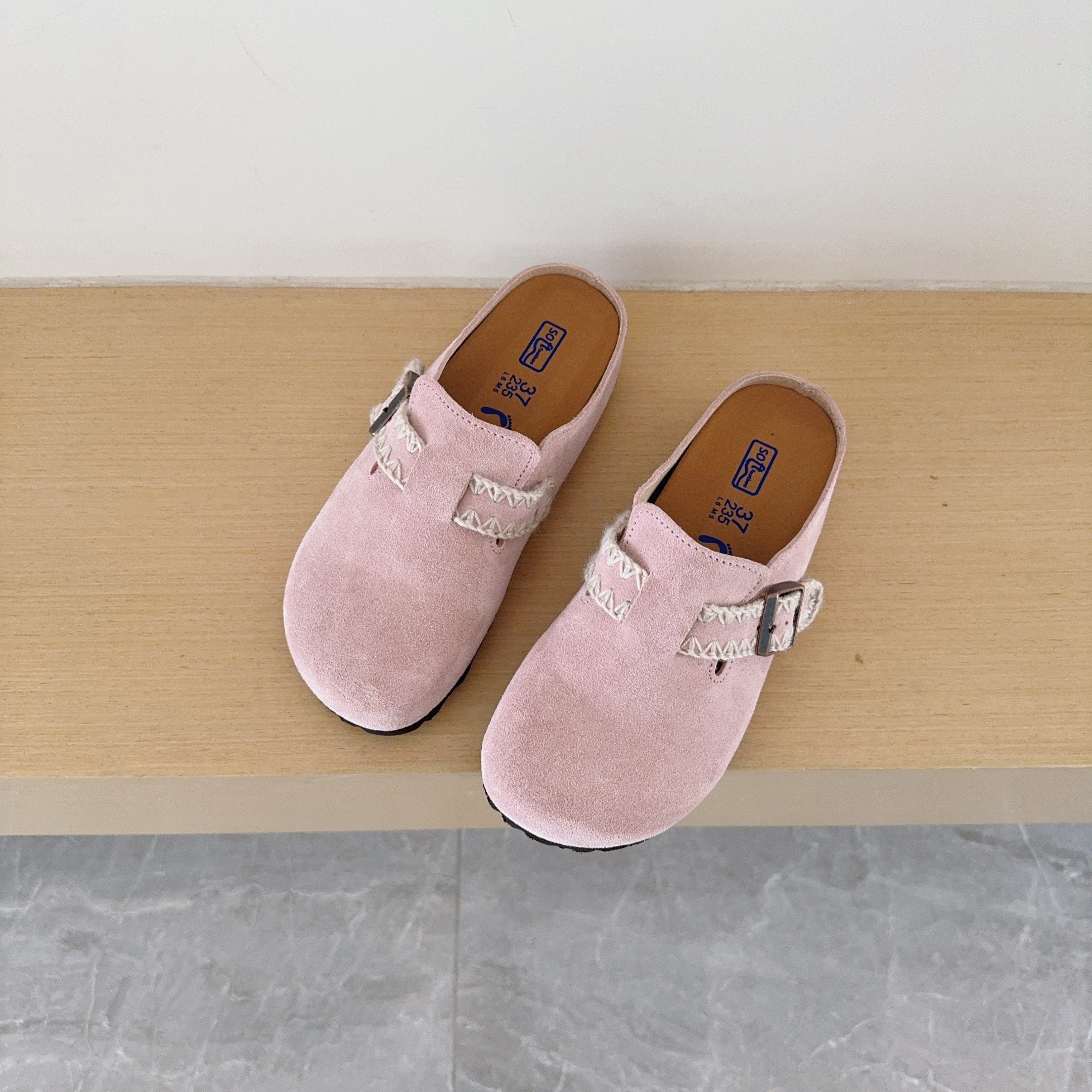 UGG Footwear Style 062