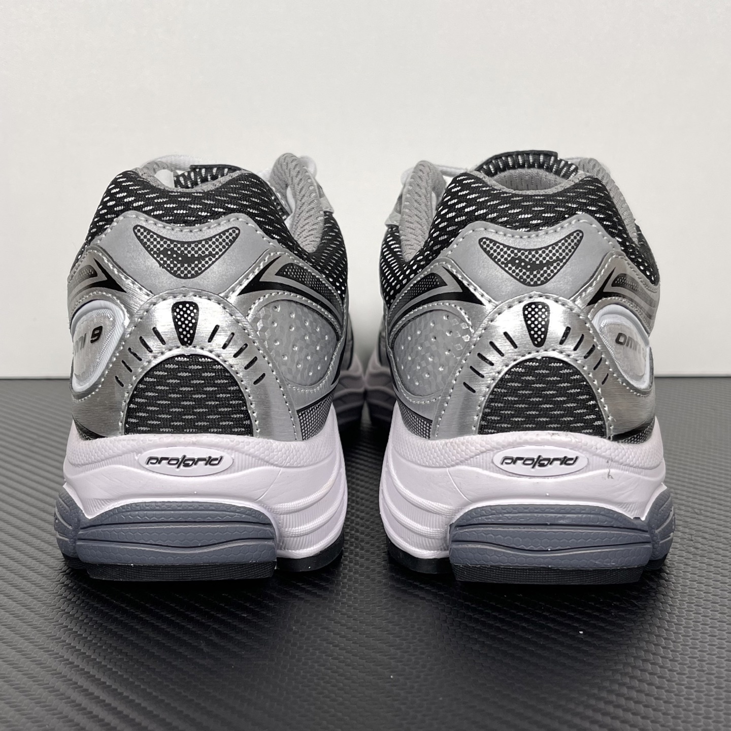 Saucony ProGrid Omni 9 detail 5
