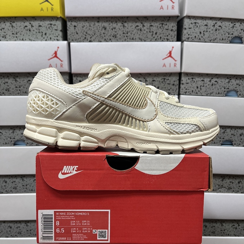 Nike Air Zoom Vomero 5 Sneakers