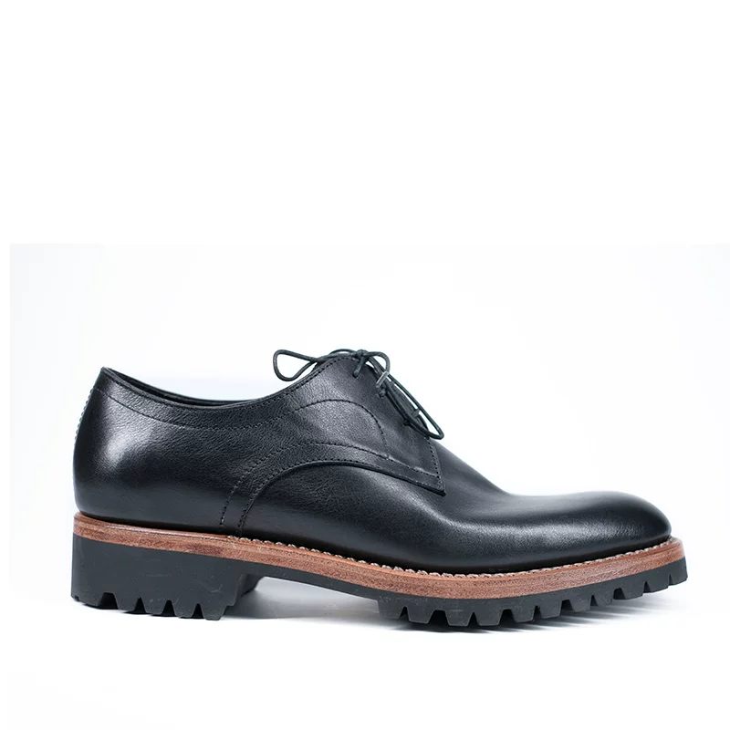 Genuine cowhide shoes