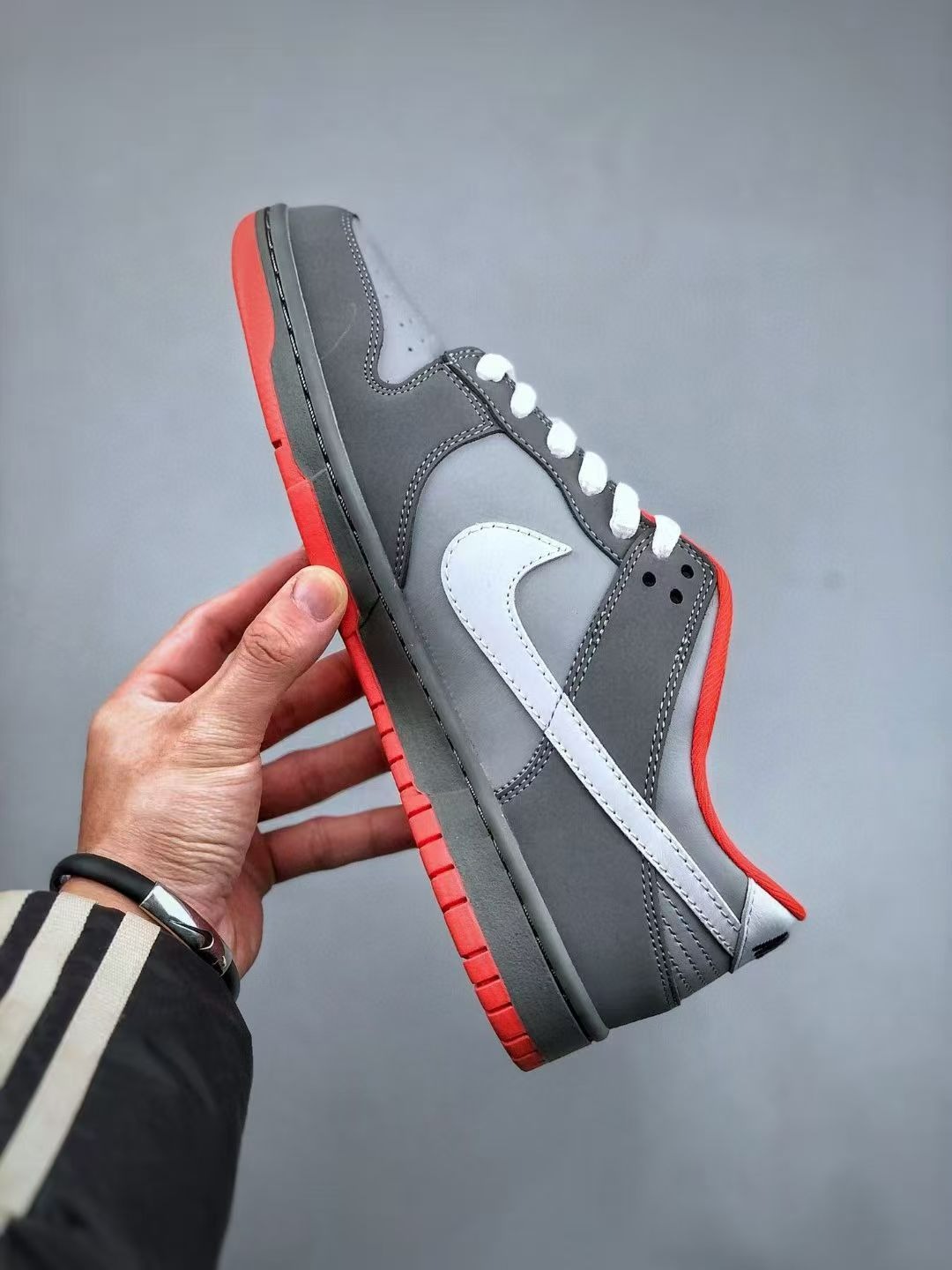 Nike SB Dunk Low Staple NYC Pigeon Men's 304292-011 - ogsneaker