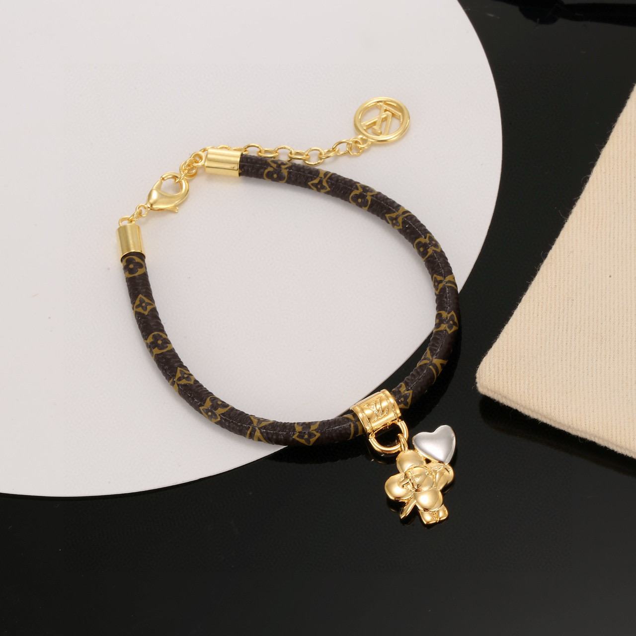 LV Push bracelet