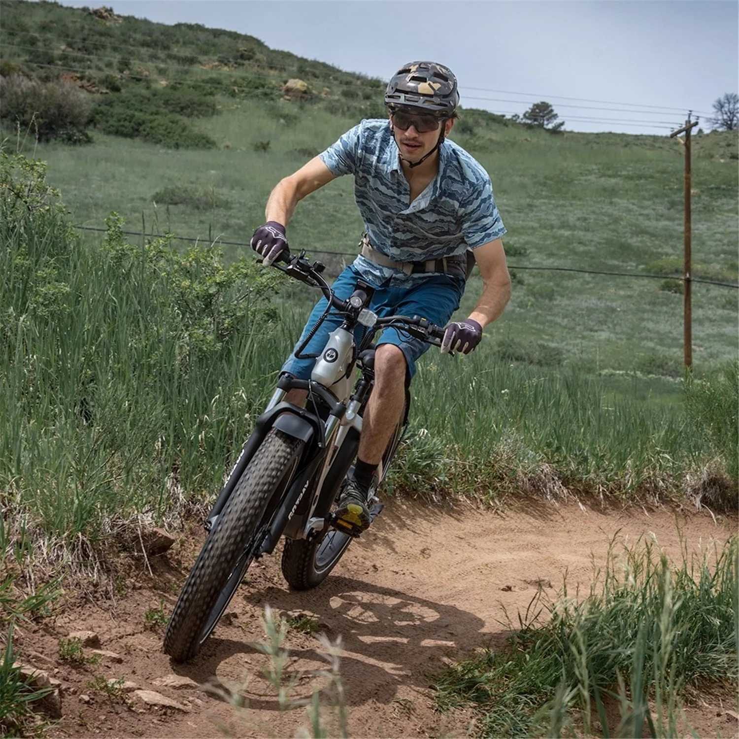GOTRAX Tundra 26in Fat Tire Electric Bike, 750W, Silver