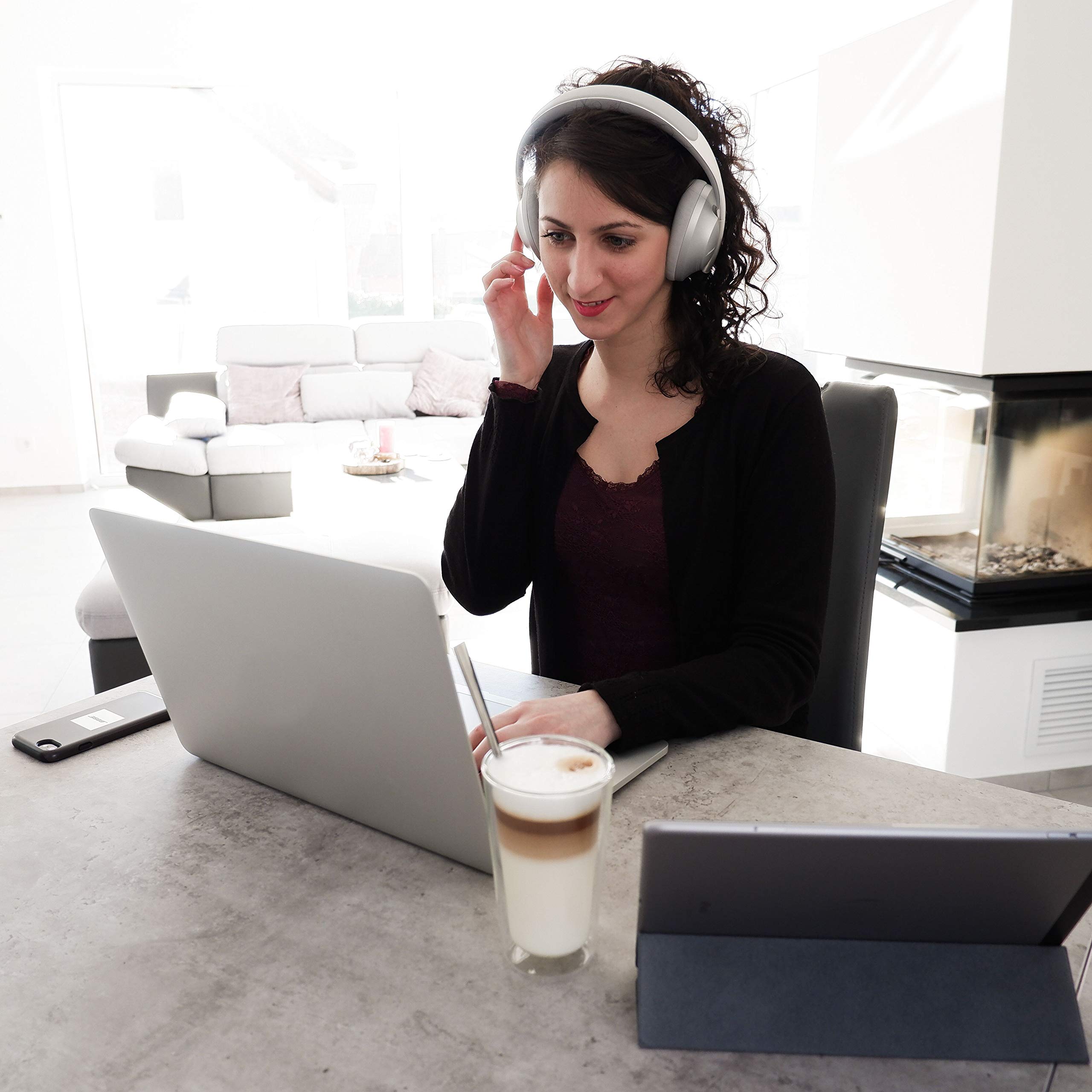 Noise Cancelling Headphones 700 - Over Ear