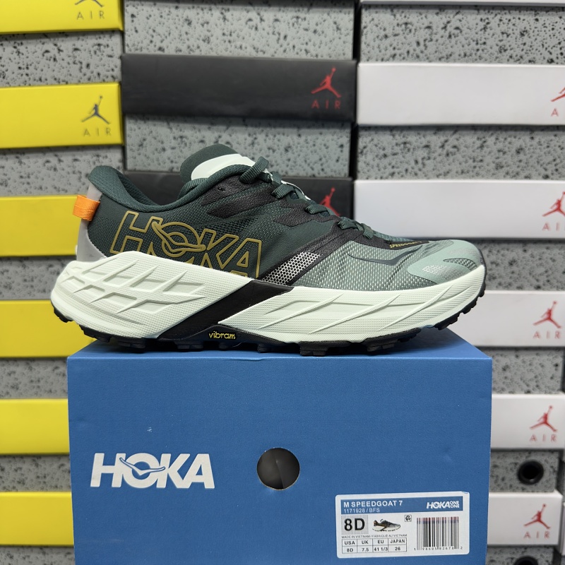 Hoka Speedgoat 7 Sneakers