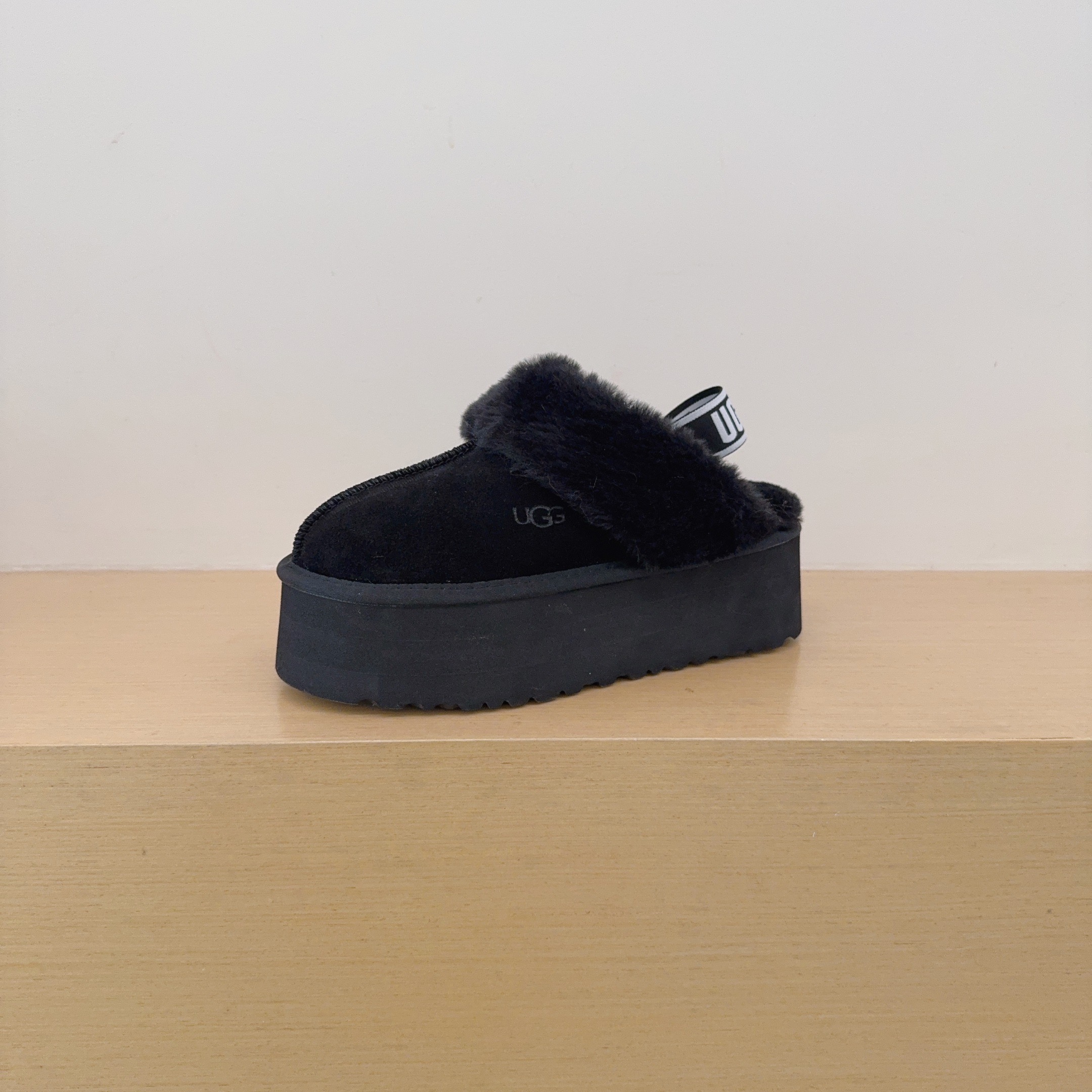 UGG Footwear Style 013