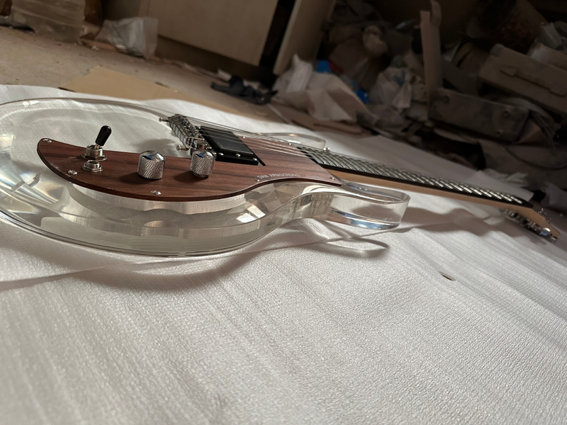 A very nice electric guitar that feels comfortable in the hand