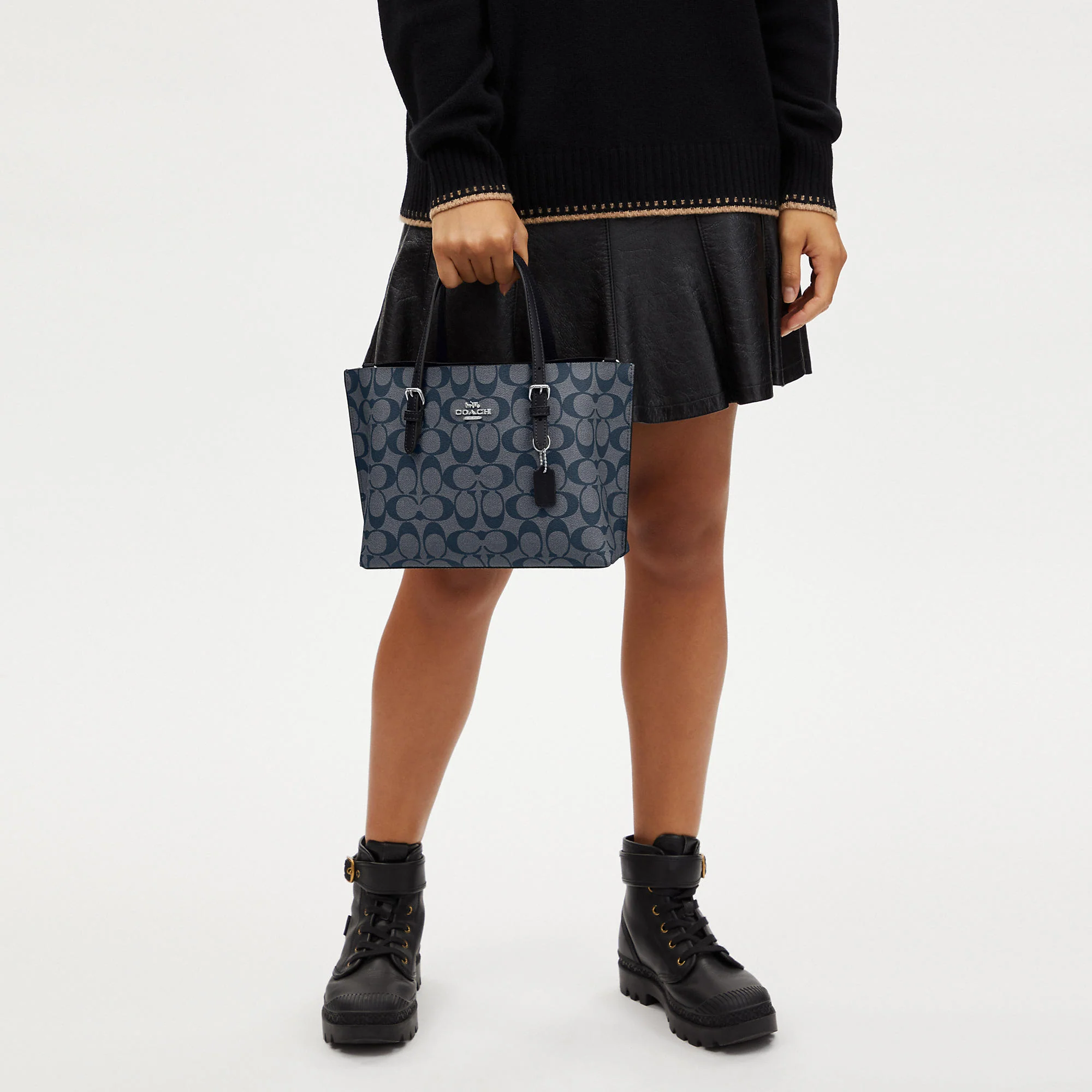 Outlet Mollie Tote 25 In Signature Canvas