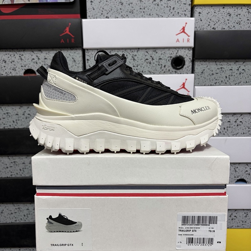 Moncler Trailgrip Gore-Tex 17