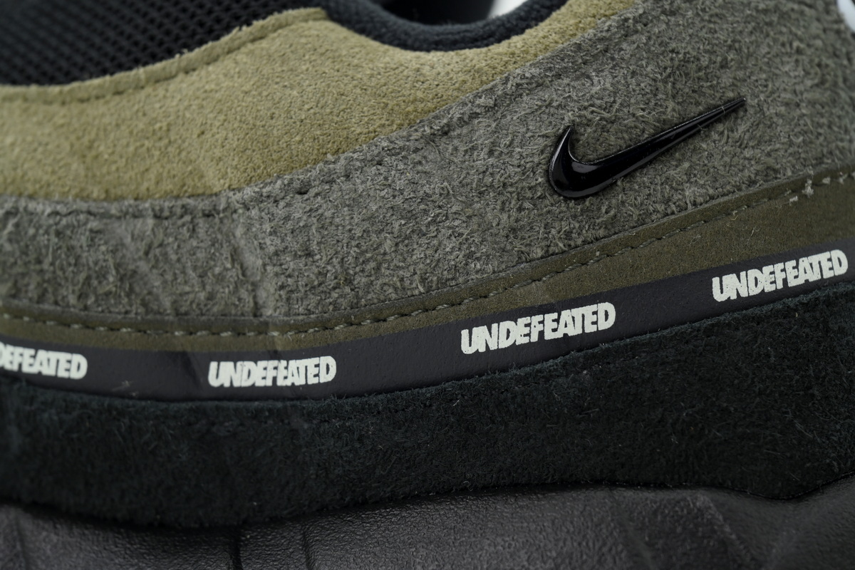 Undefeated x Nike Air Max 95 Medium Olive IB4523-200
