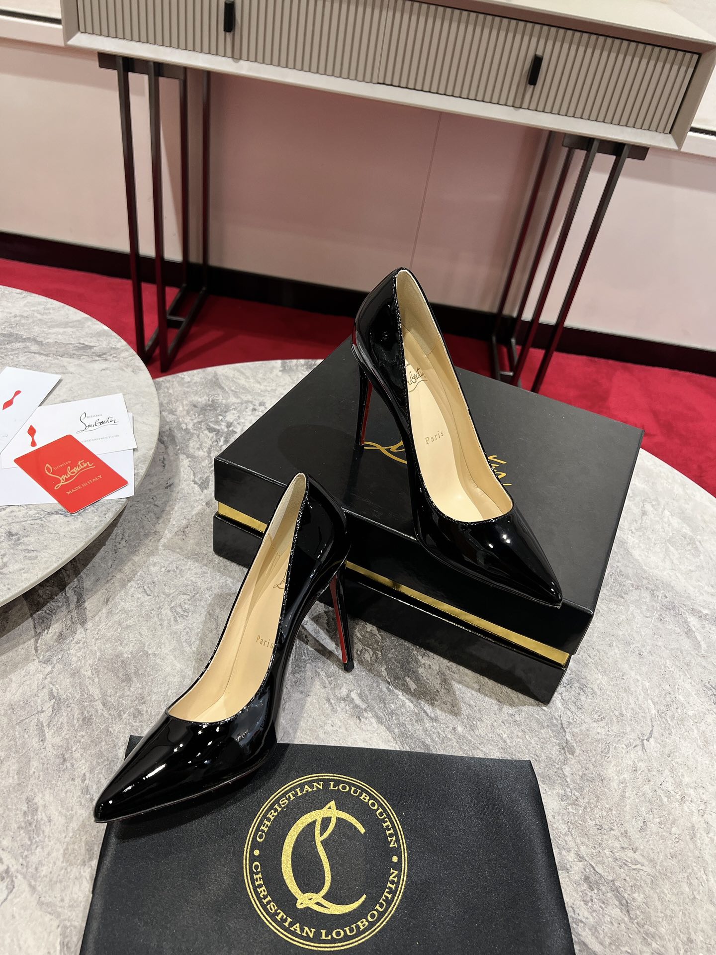 cl High-heeled shoes